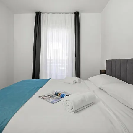 With Private Pool And Jacuzzi فيلة